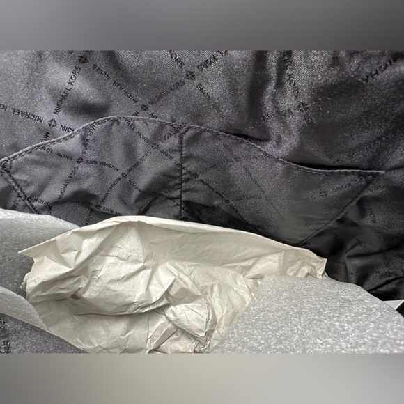 MICHAEL Michael Kors Black and White Leather Tote - Picture 4 of 12